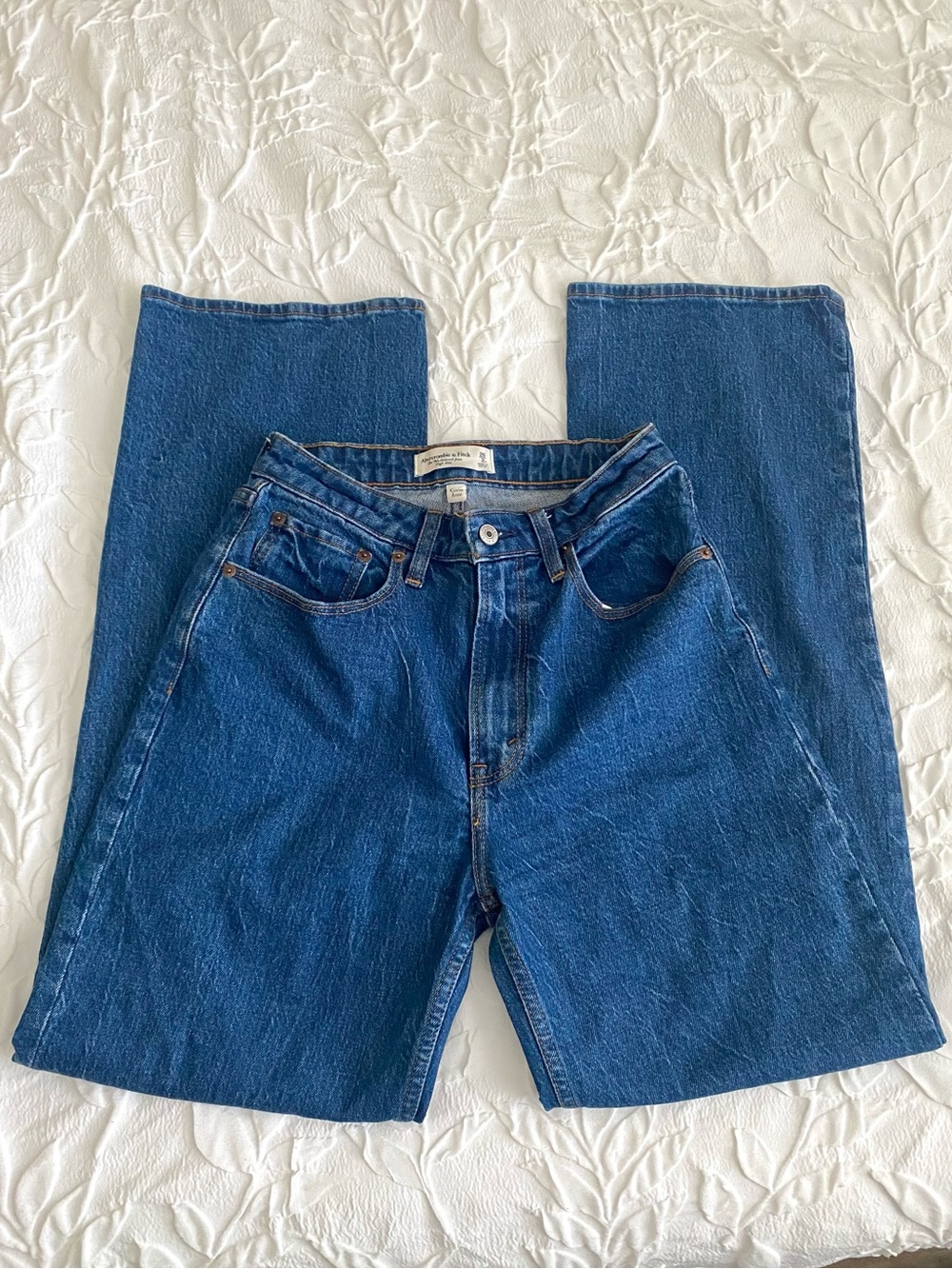 Abercrombie & Fitch Curve Love High Rise
90s Relaxed Jean